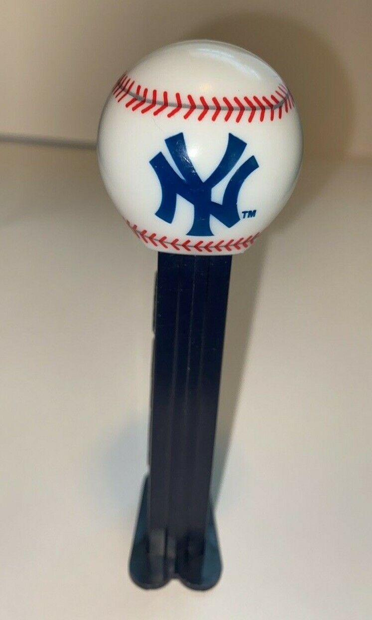 Vtg Pez Dispenser Baseball New York Yankees MLBP 2000 Dk Blue Old LOGO