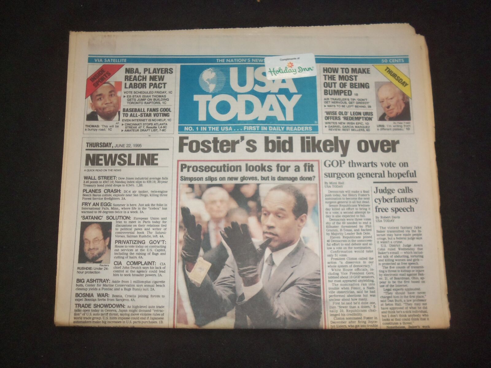 1995 JUNE 22 USA TODAY NEWSPAPER - O.J. SIMPSON SLIPS ON NEW GLOVES - NP 7802