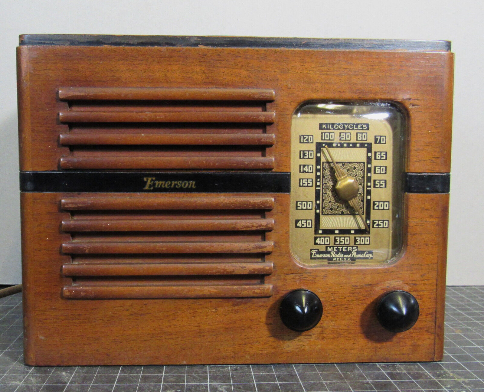 1940 Emerson Tube Radio Model 296 Works New Capacitors