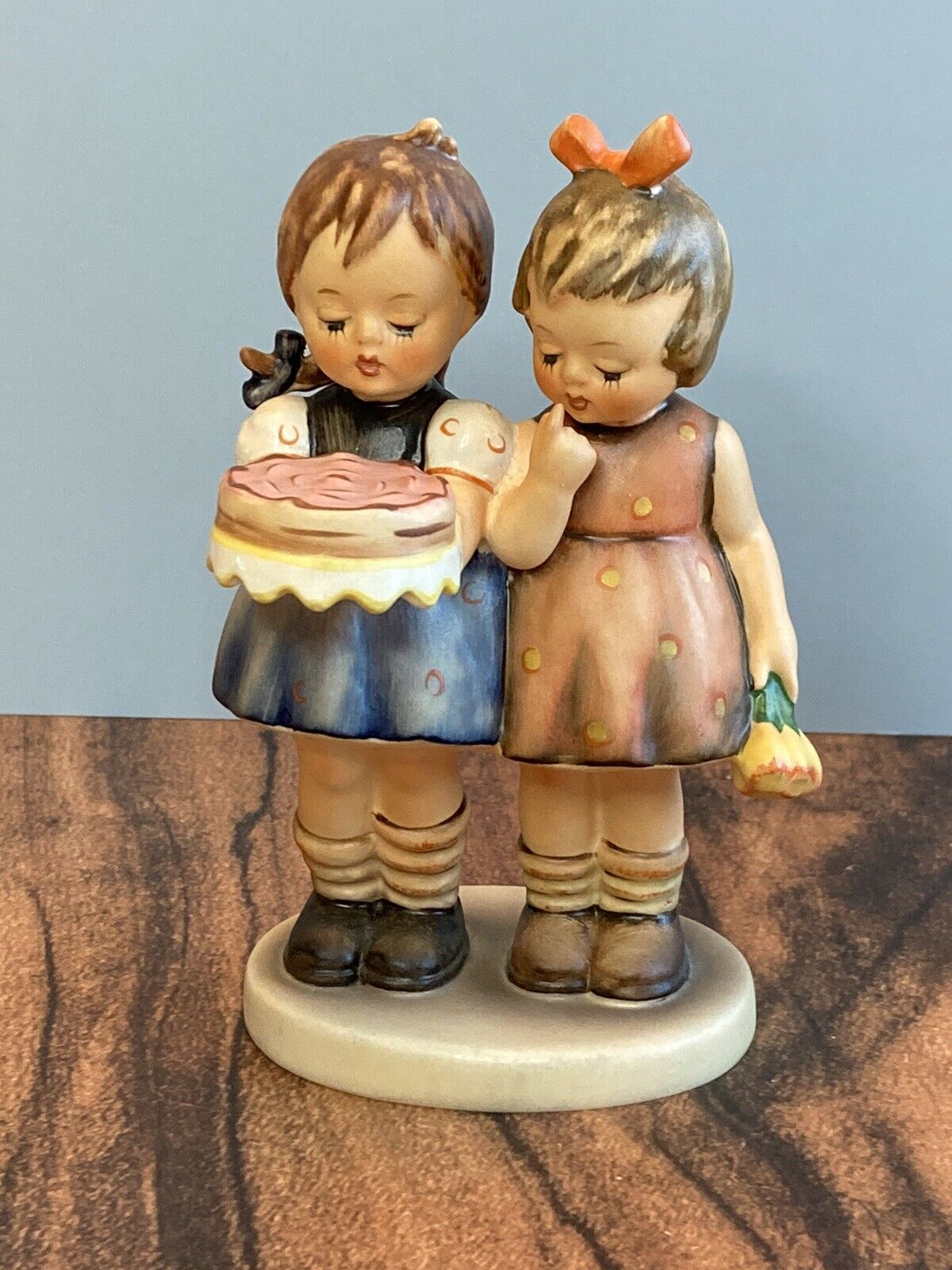 1972-1979 Goebel Hummel SIGNED Figurine HAPPY BIRTHDAY Cake West Germany 