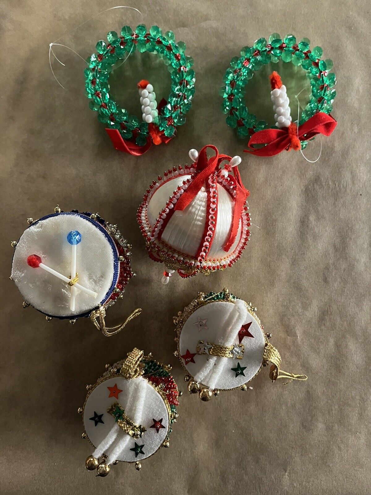 Lot of 6 handmade Christmas ornaments push pin sequin satin green red drums wrea