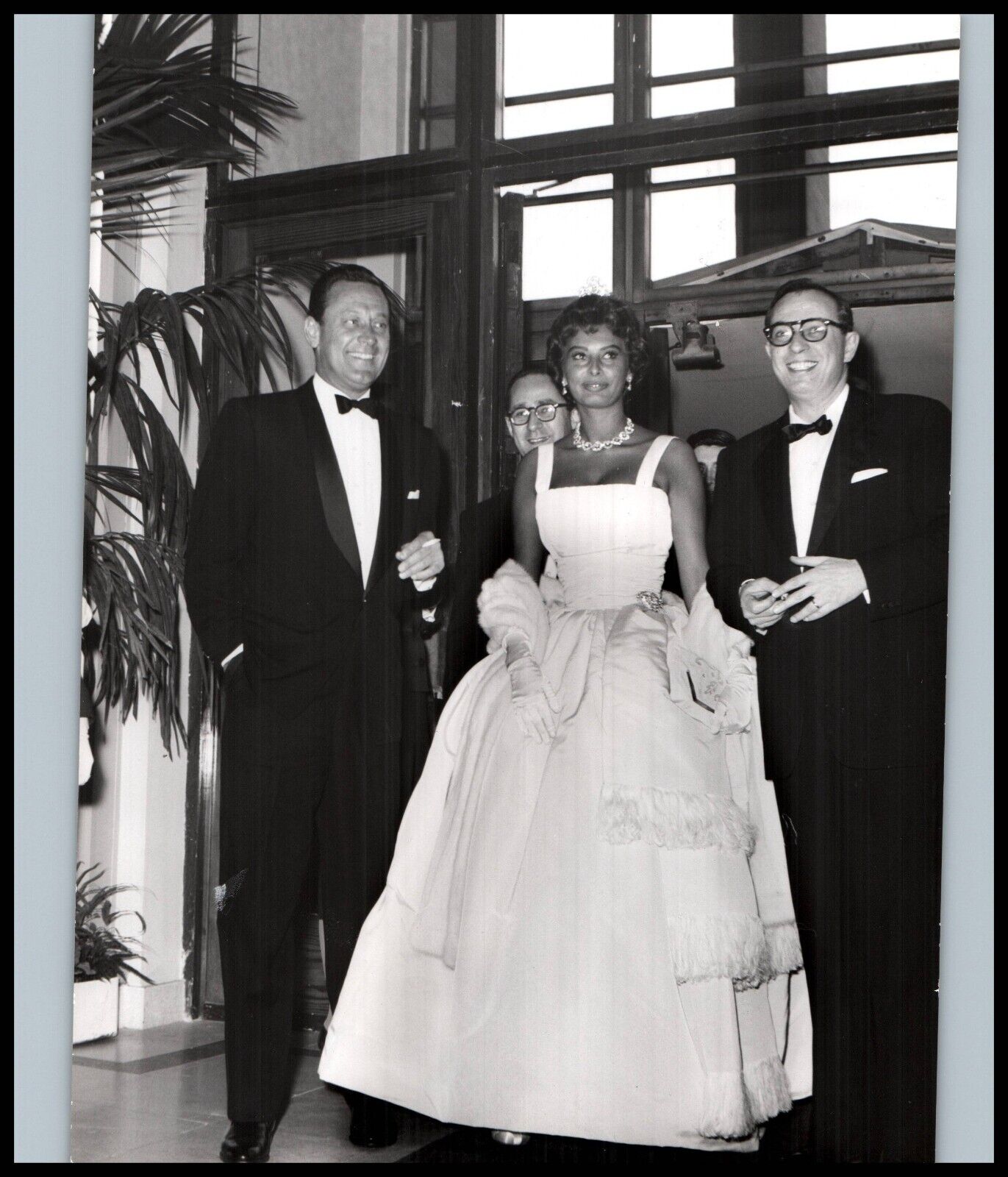 Sophia Loren + William Holden + Carl Foreman (1960s) ❤🎬 Vintage Photo K 174