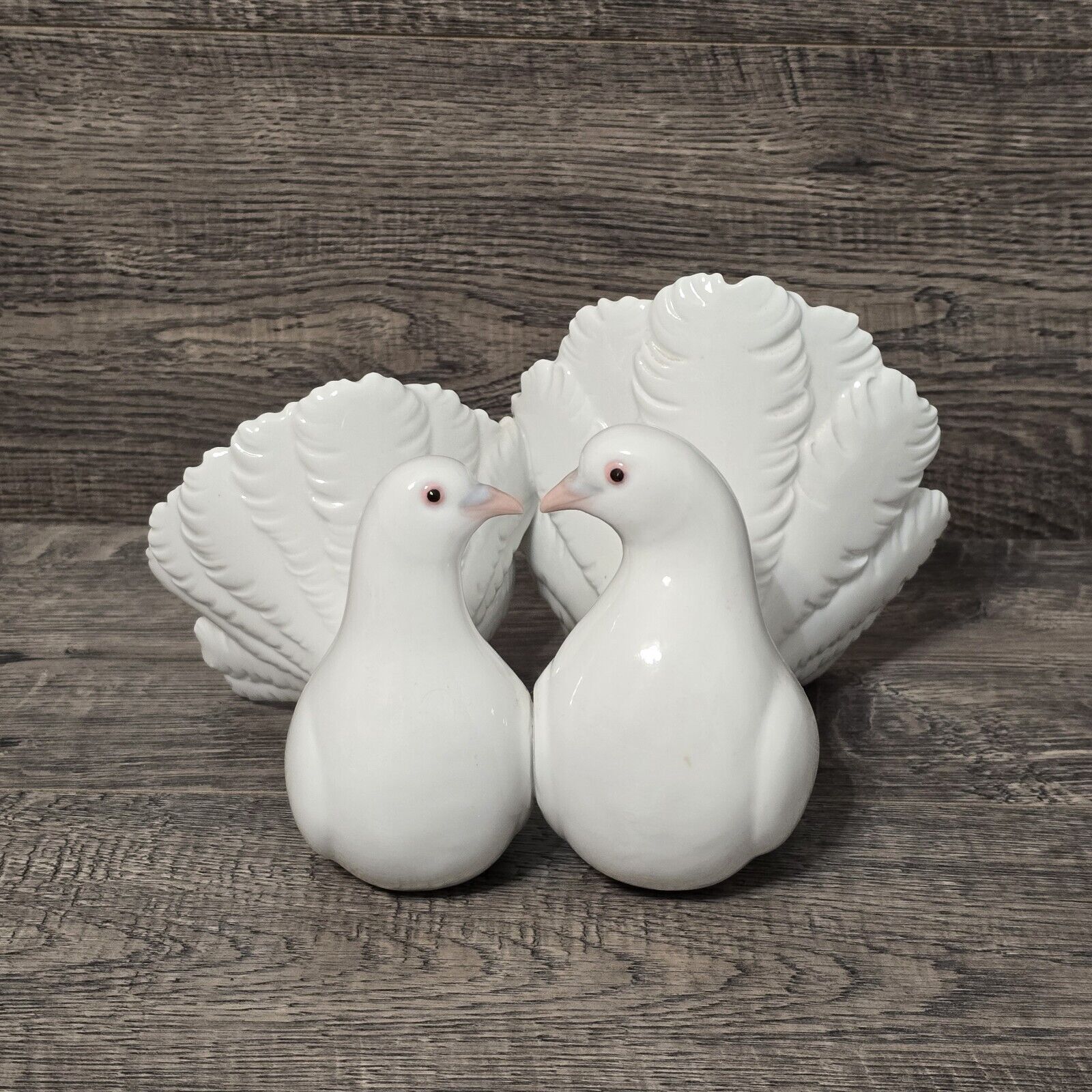 Lladro Couple of Doves Kissing Love Birds 1169 Porcelain Figure Retired Figurine
