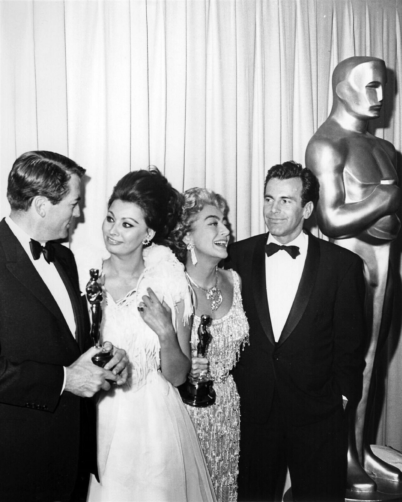 Gregory Peck Sophia Loren Joan Crawford Fernando Lamas 1963 Oscars 16x20 poster