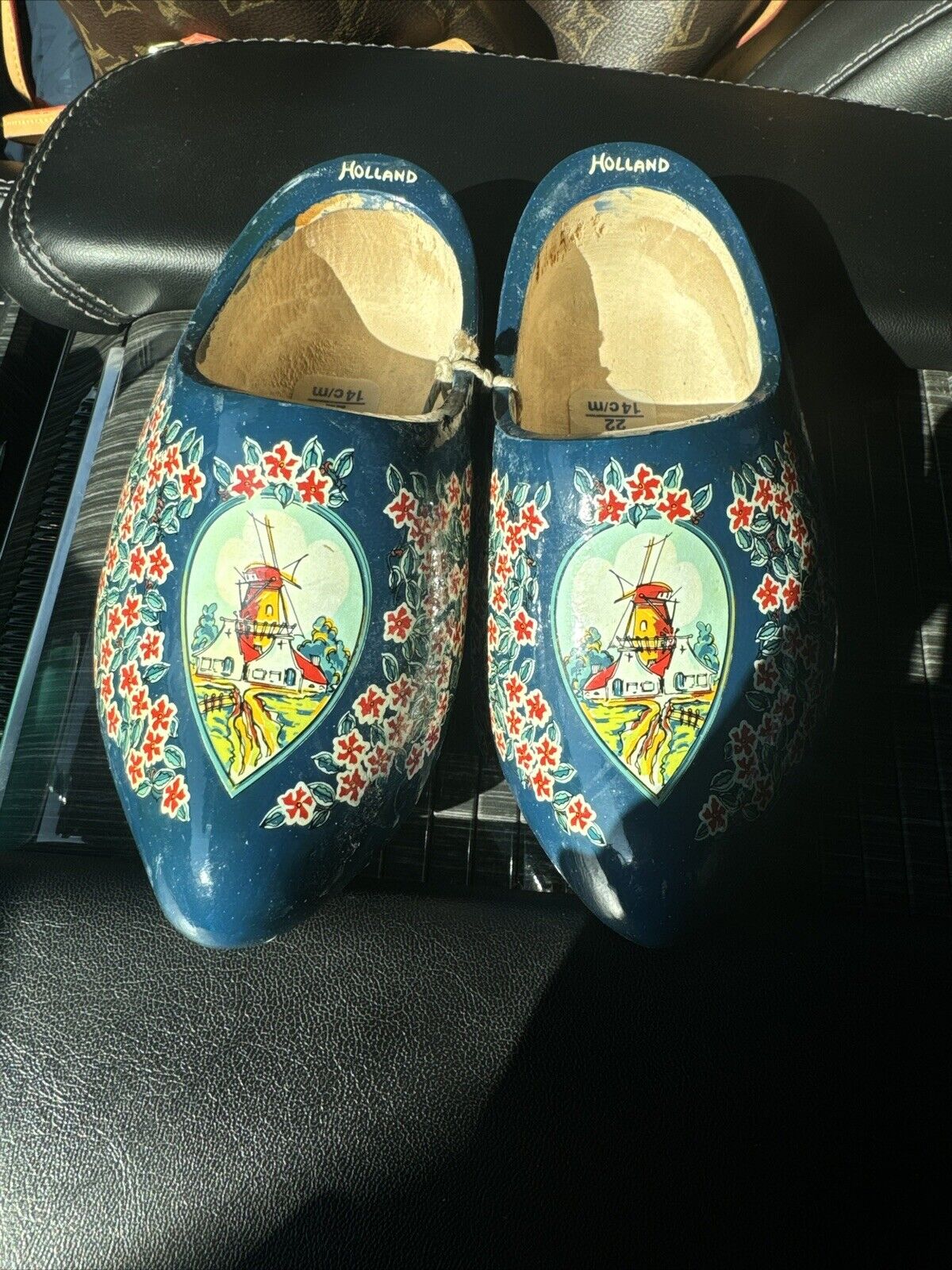 Vintage New Collectible Holland Hand Carved Painted Wooden Dutch Shoes Clogs