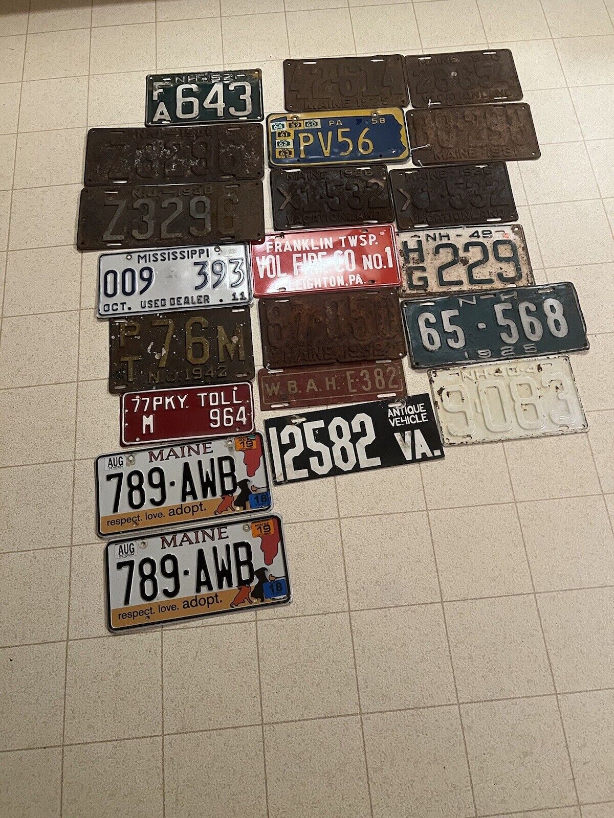 LOT OF 21 VINTAGE LICENSE PLATES MAINE NEW HAMSHIRE & MORE