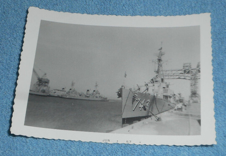 1957 Photo US Navy Destroyer USS Southerland DD-743 San Francisco Ship Yard?