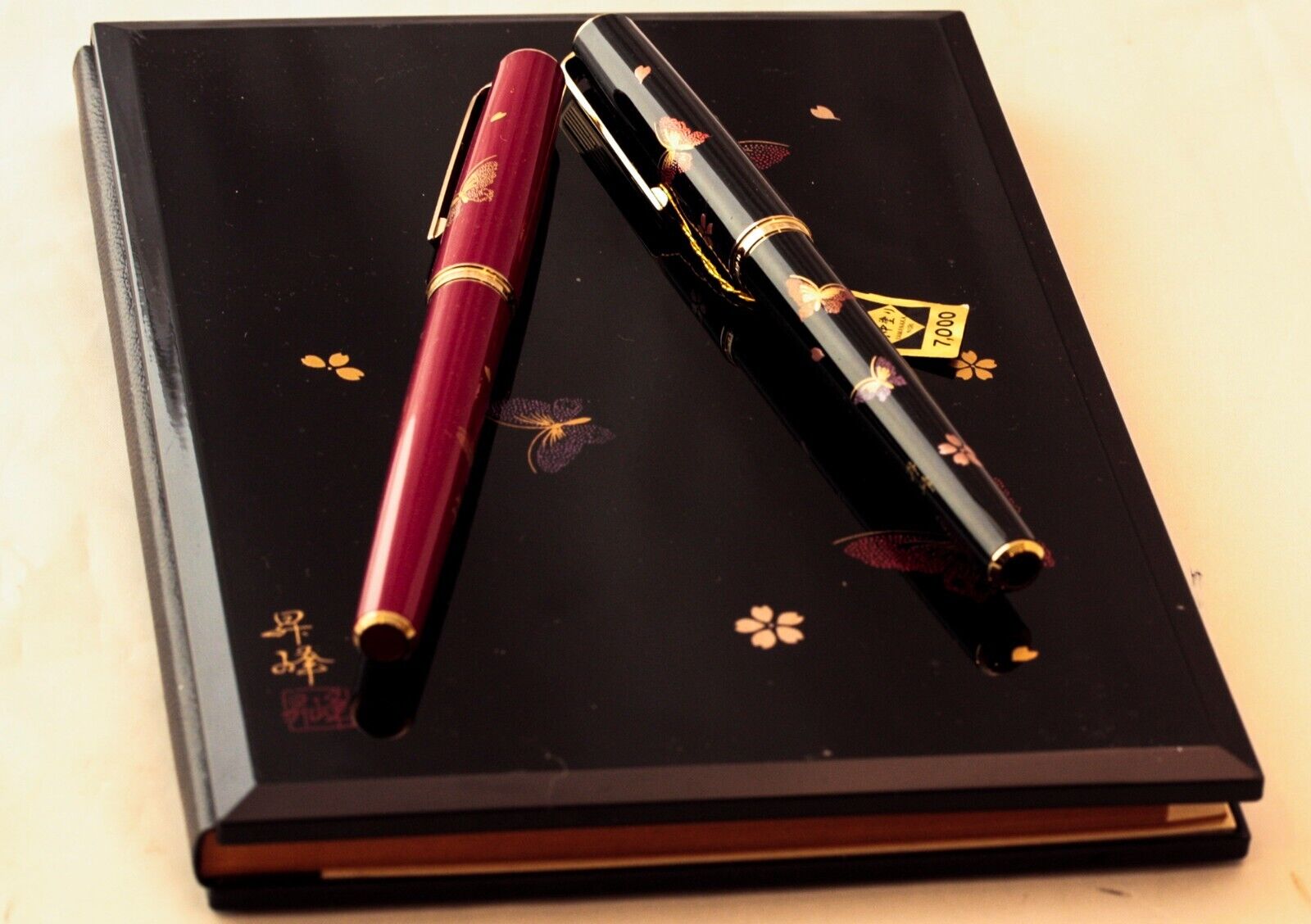 Sailor Yamanake Nuri  Red and Black  Fn Pens M Nibs  & Address Book Maki-e Set