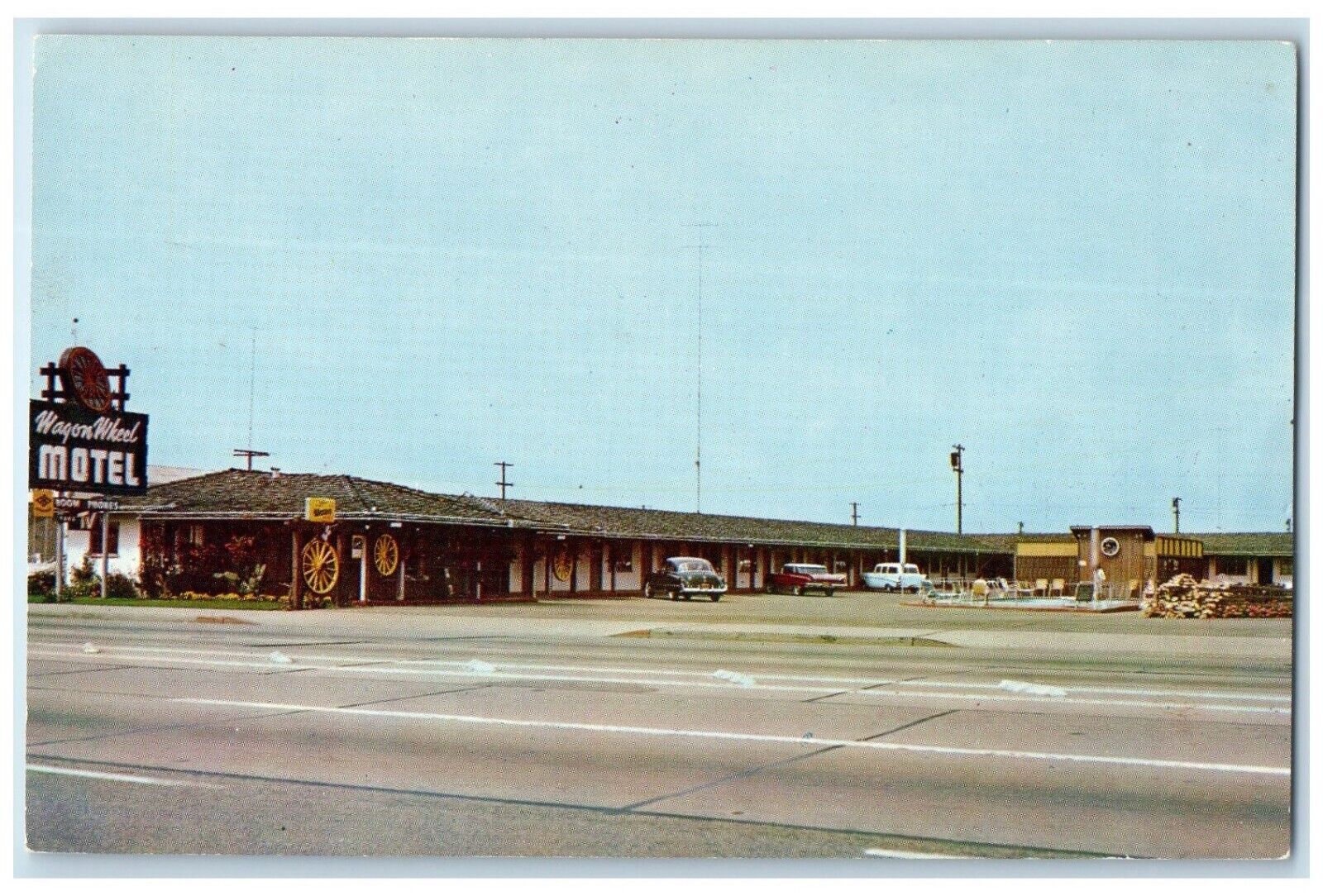 c1960 Wagon Wheel Motel Main St. Exterior Building Salinas California Postcard