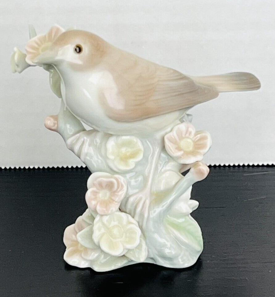 Lladro Nightingale Bird Porcelain Figurine 1226 Retired Mint