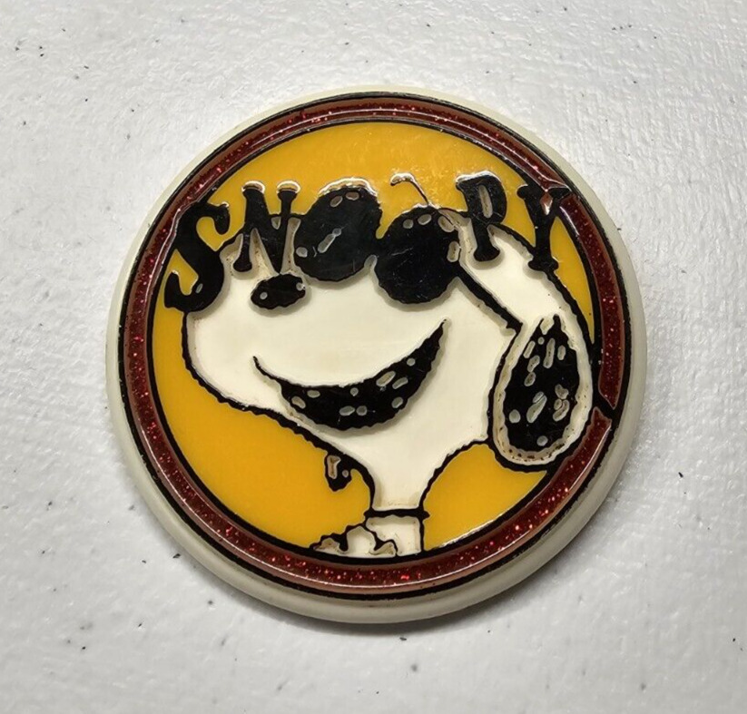 Vintage Snoopy Joe Cool Plastic Glitter Pin Button Monogram Products Peanuts