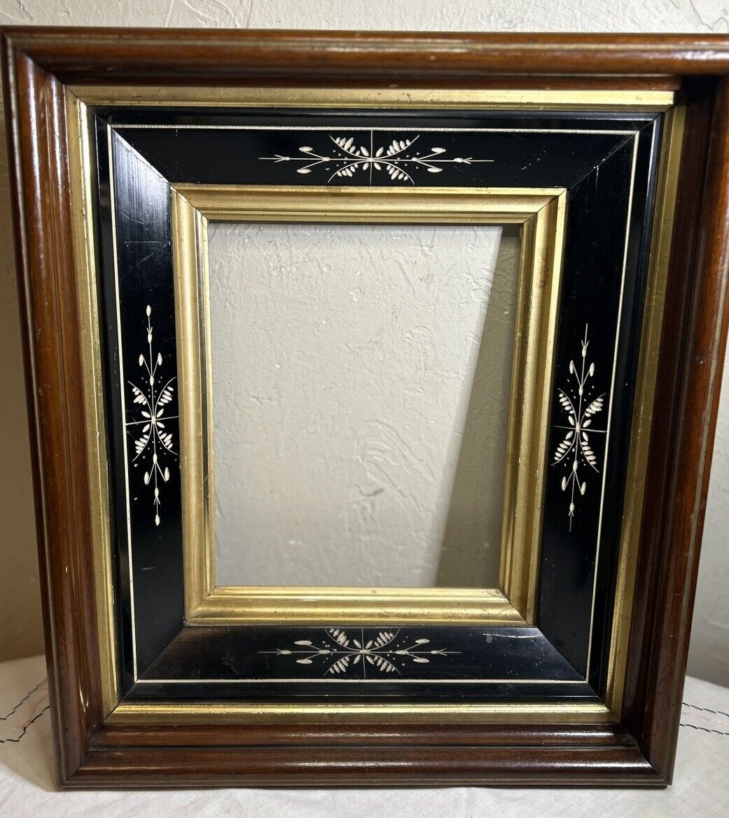 Antique Vintage Victorian Style Picture Frame. Pic Size 8x10 Frame 17x15 In. ￼