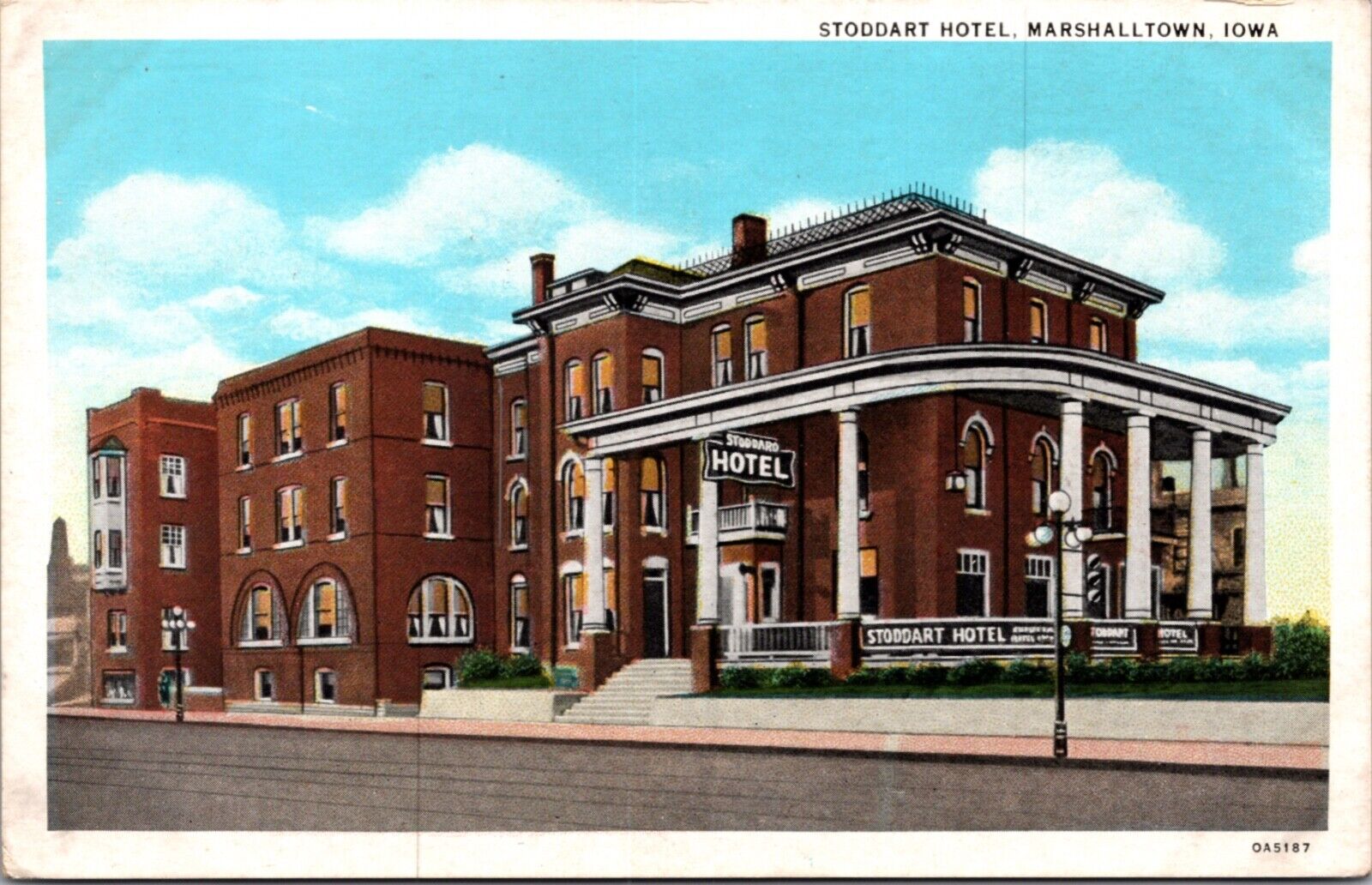 Postcard Stoddart Hotel in Marshalltown, Iowa
