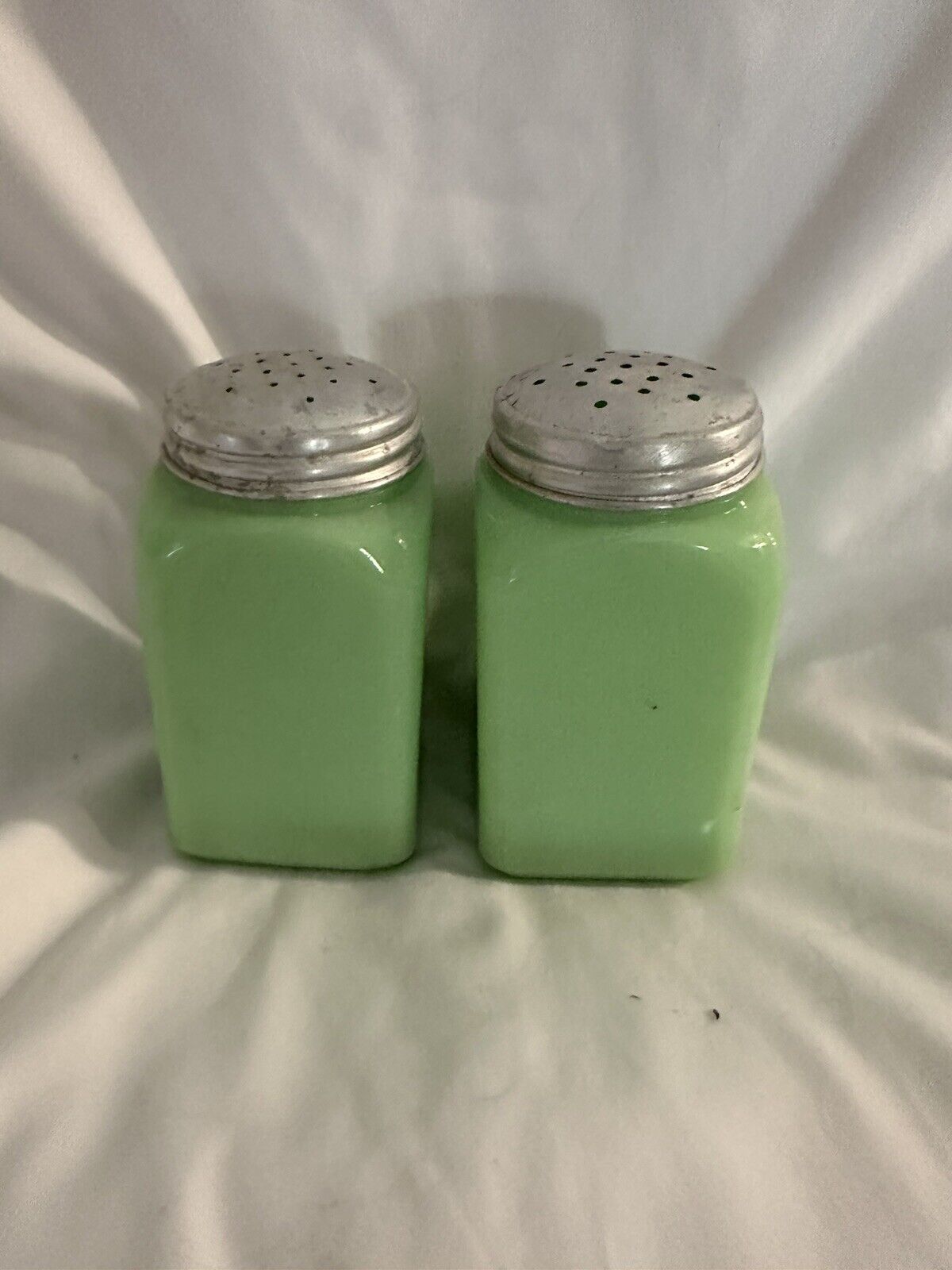 Vintage 1930s McKEE Uranium Jadeite Glass Salt Pepper Shakers  Original Lids