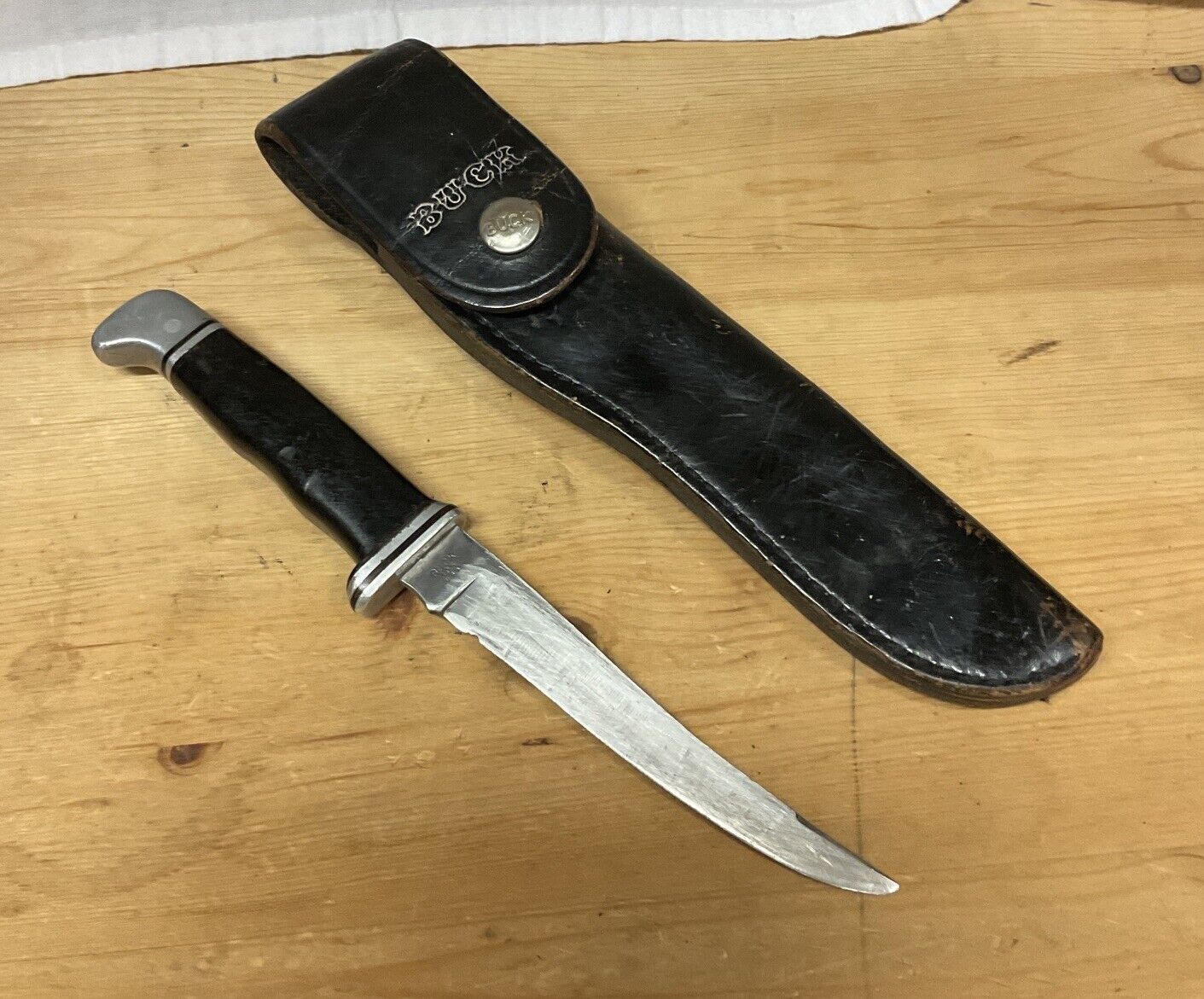 Vintage Buck 105 Pathfinder Fixed Blade Knife w/Leather Sheath USA Hunting