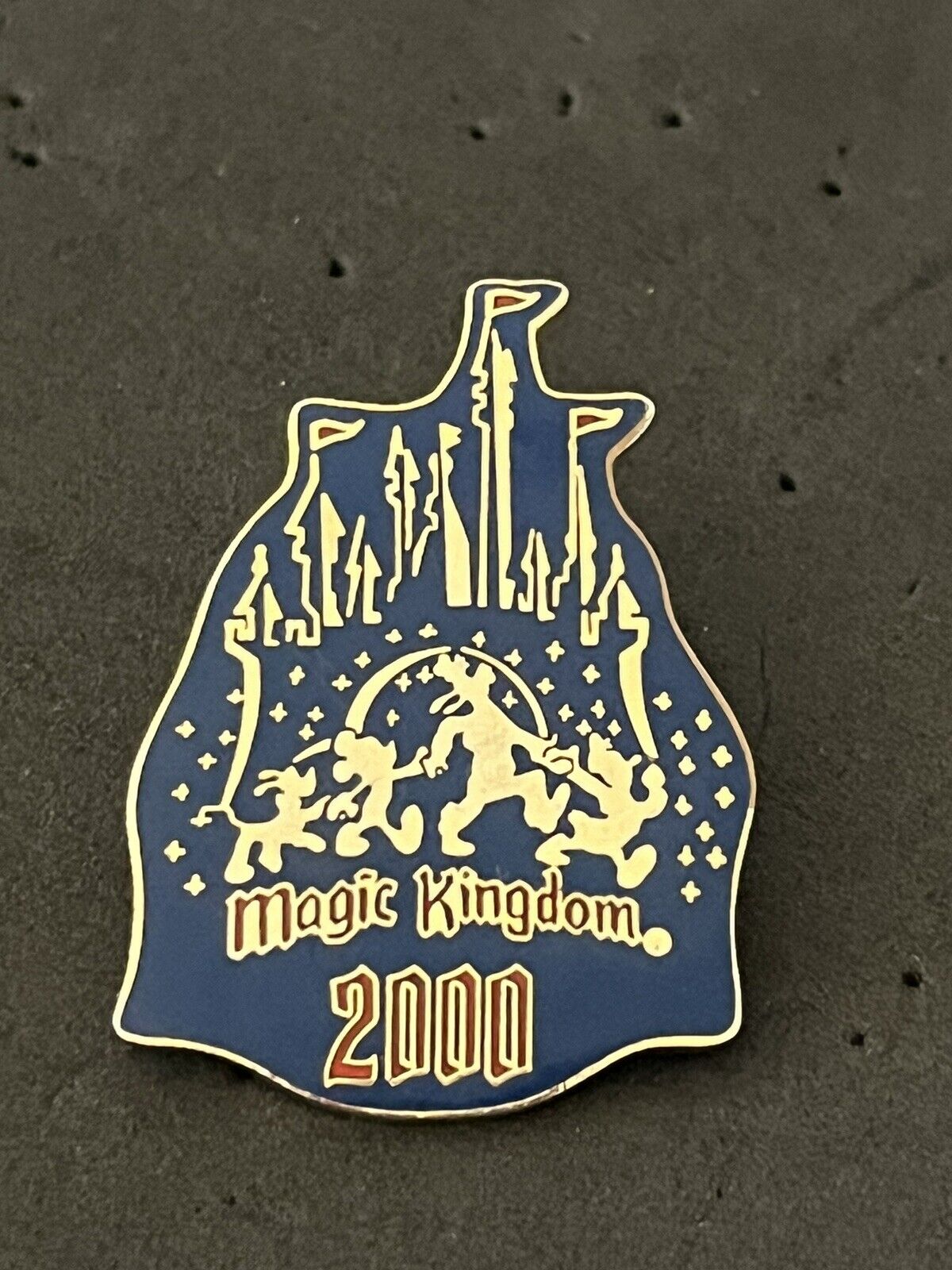 Vintage Walt Disney World Collector Pin Magic Kingdom 2000 Donald Goofy Mickey