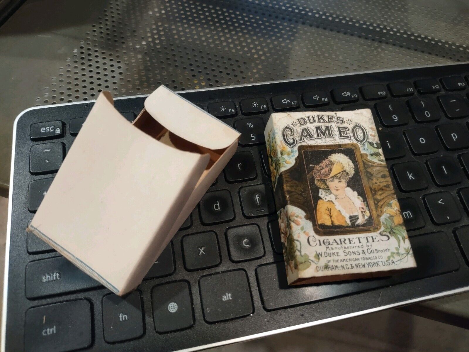 1887 Duke\'s Cameo Tobacco Empty Box with Shell Nice