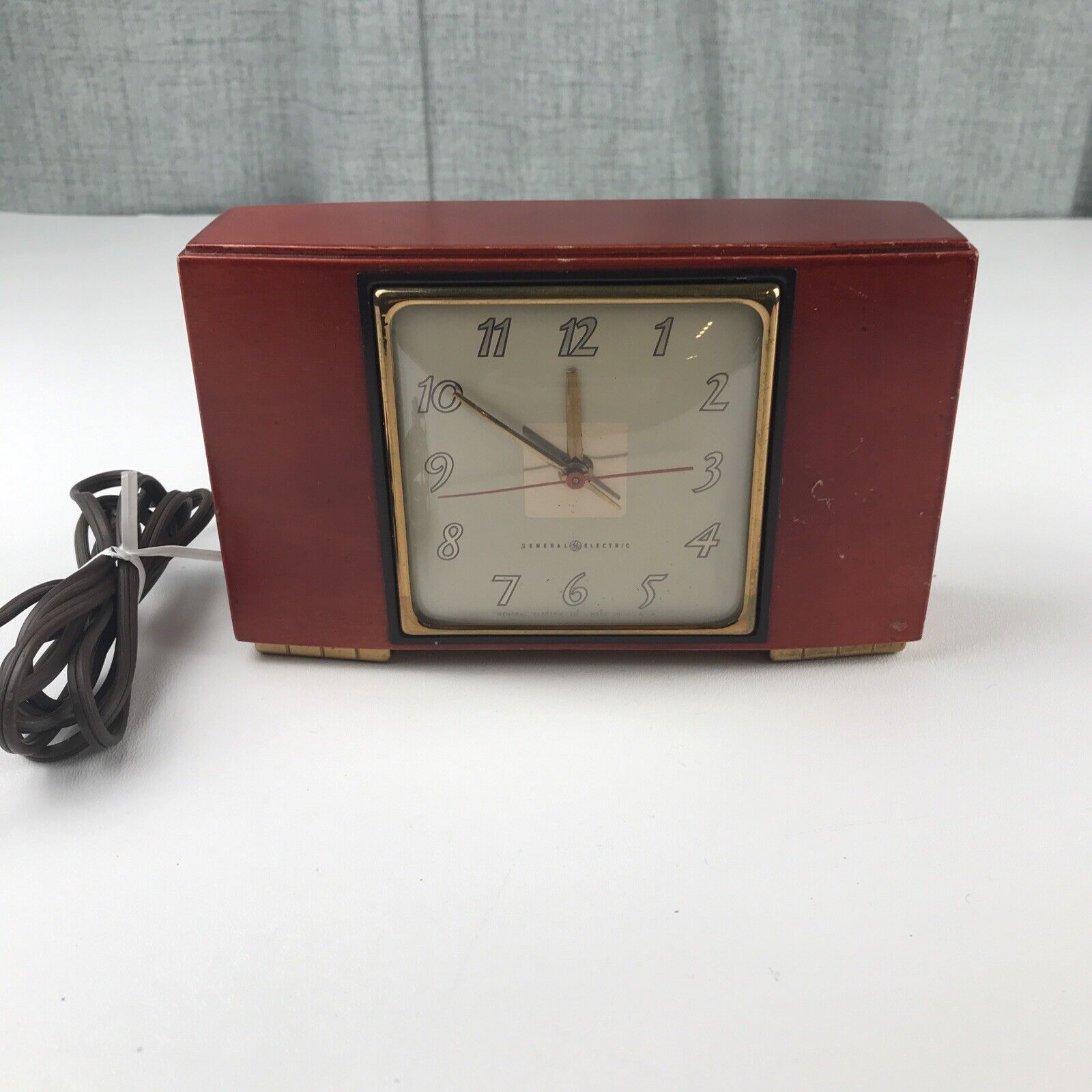 Vintage Wood General Electric Art Deco Electric Mantel Clock Model 3H176 Works