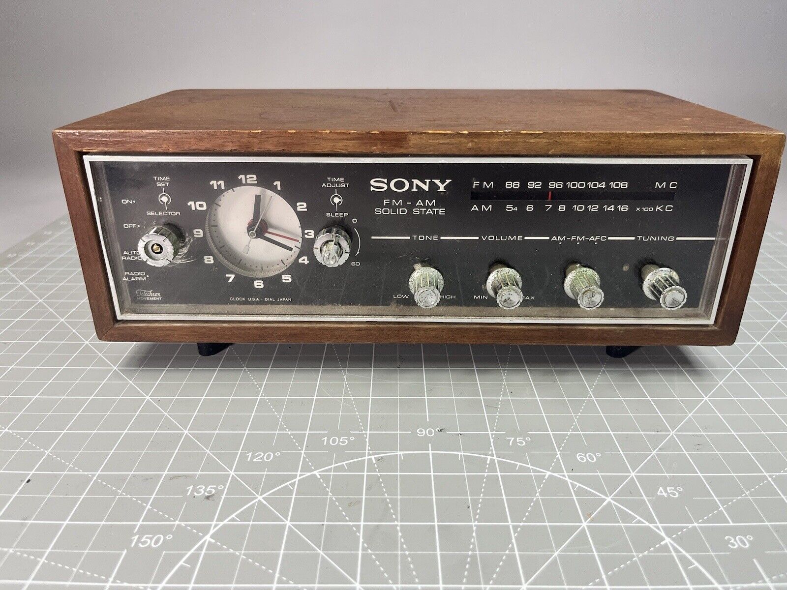 Vintage 60s Sony 8FC-55W  AM/FM Solid State Clock Radio Japan, Knob Broke Off