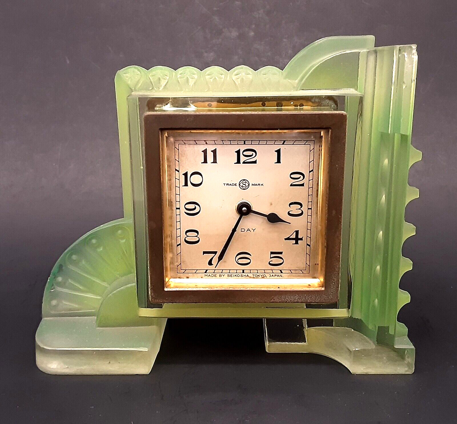 Vintage 1930s Art Deco SEIKOSHA Vaseline Green Frosted Glass Desk Mantel Clock