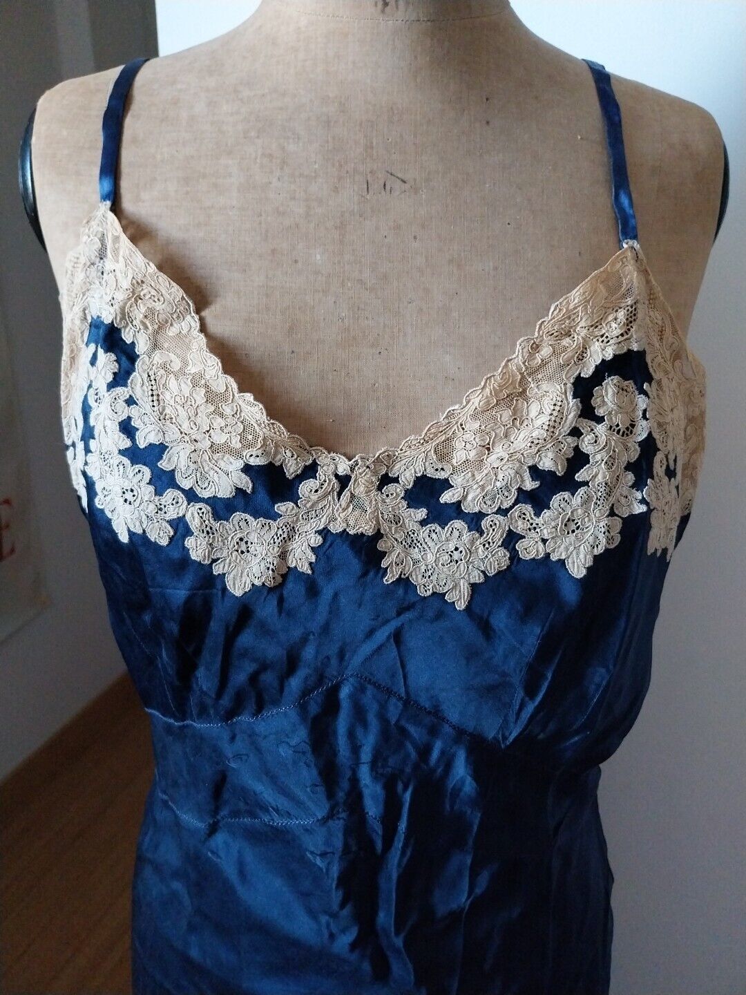 Elegant 1930 Satin Navy Blue Dress Background + Unbleached Lace T36