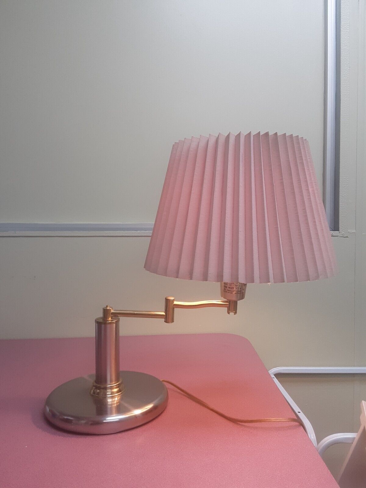 VINTAGE Swinging Arm Adjustable Table Lamp - 3 Way Bulb Compatible