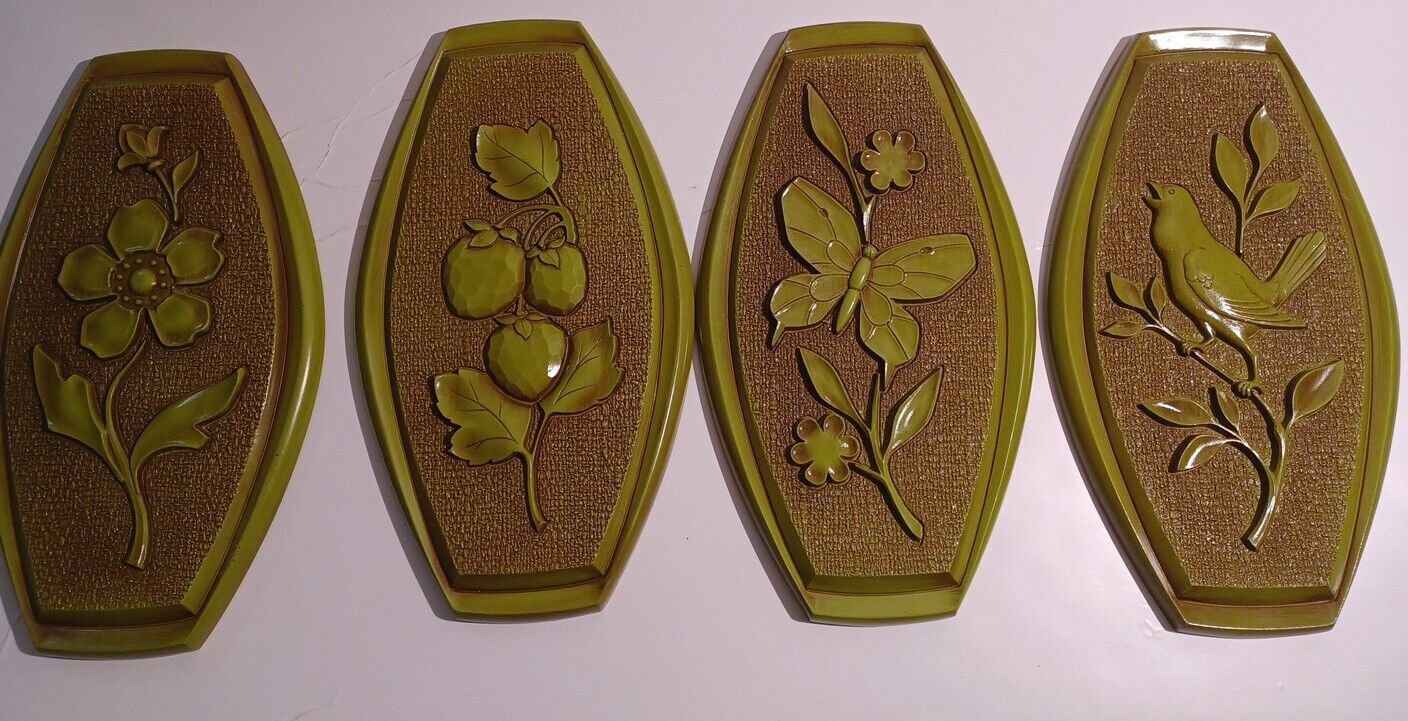  TRUE MINT CONDITION MCM  Vintage Syroco avocado green wall plaques from 1971