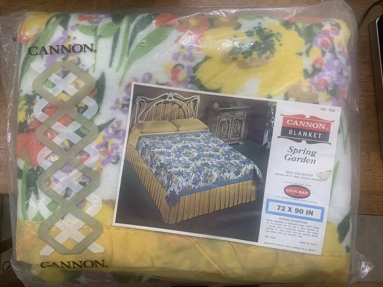 Vtg New Cannon Queen Floral Blanket- Spring Garden 72x90” Tulips Cottage Granny