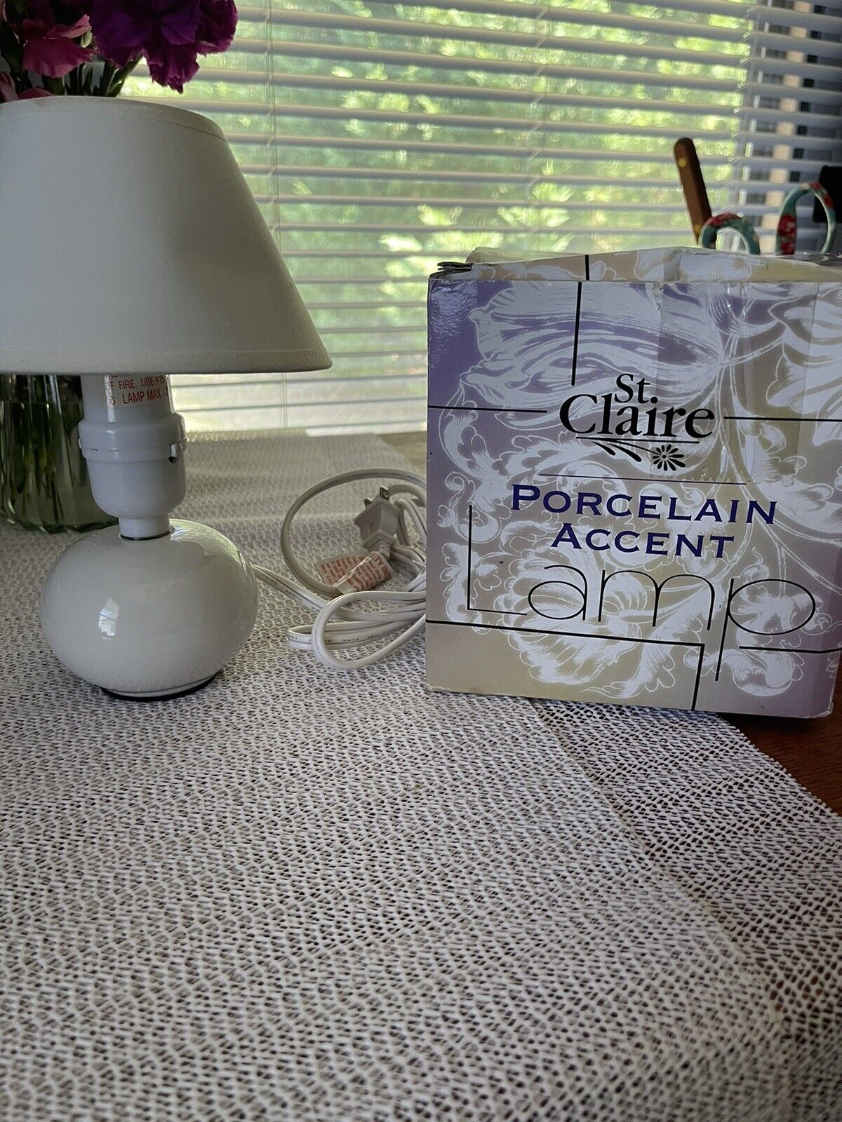 Porcelain Accent Mini Table Lamp White Round 9\