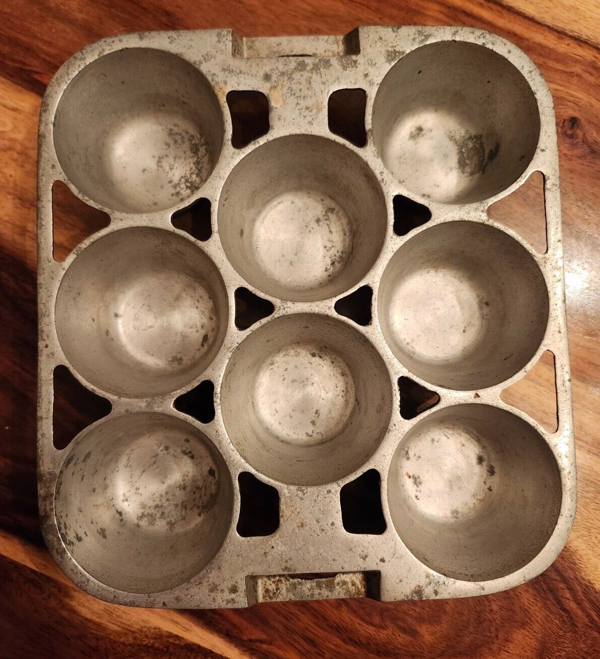 Great Northern Chicago 8-cup Muffin Pan, Cast Aluminum, Vintage