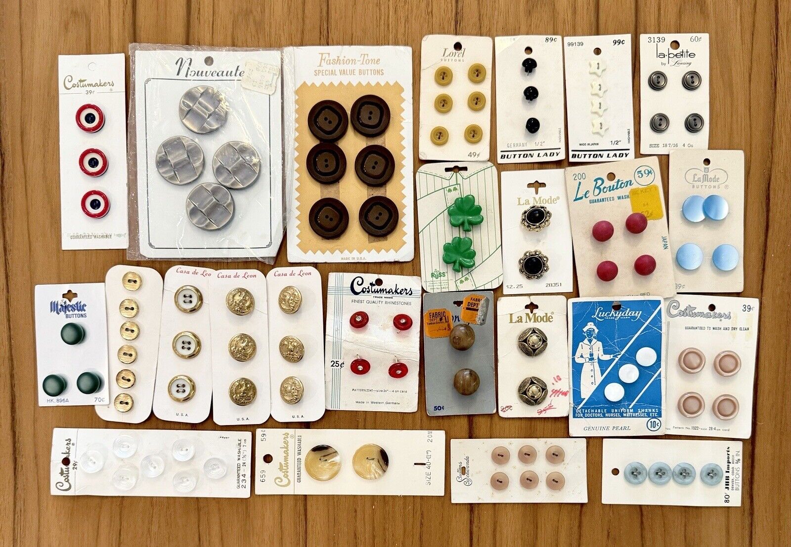 GREAT LOT 25 Vintage Cards of Buttons Shamrock Nurse Pearls Plastic Metal + NOS