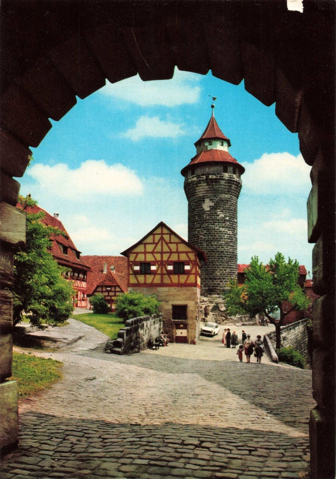 Nuremberg Germany, Castle with Sinwell Tower & Deep Well, Vintage Postcard