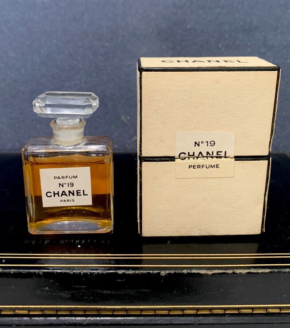 Vintage Chanel #19   1/4 oz    Original  Box   Near Full