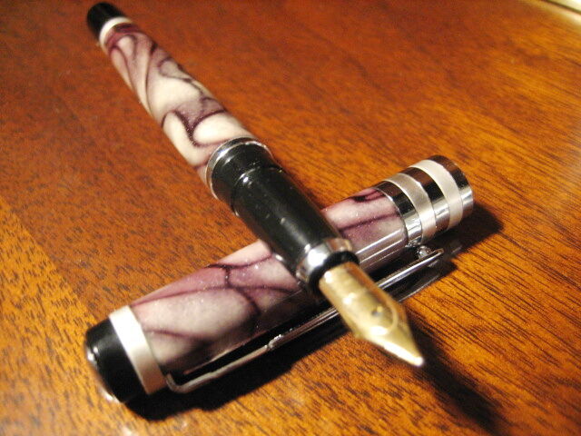 Vintage Classic Light Burgundy & Green Marbled Fountain Pen D15