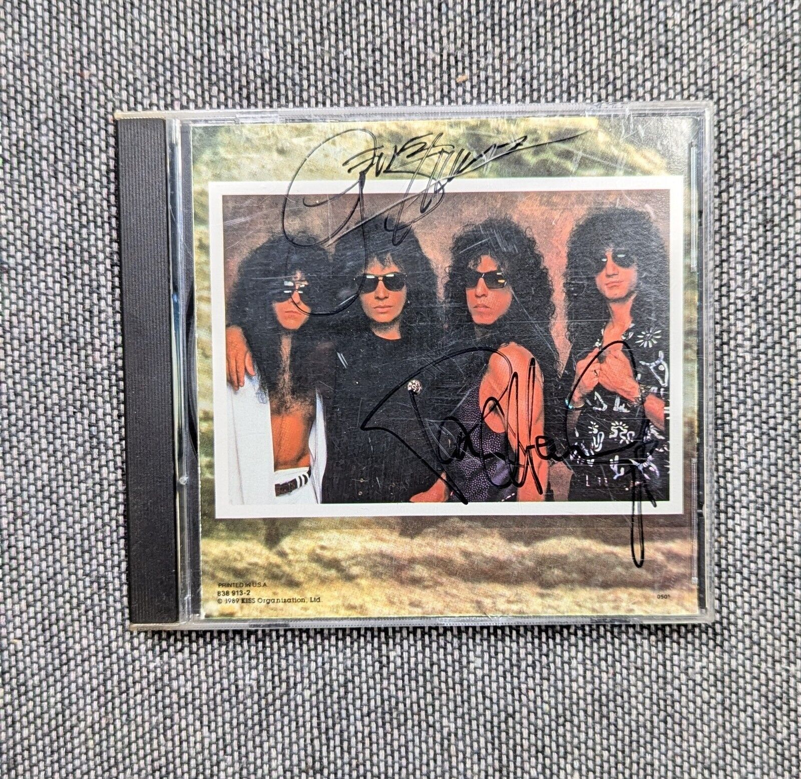 KISS - CD COVER SIGNED Gene Simmons And Paul Stanley 1989 