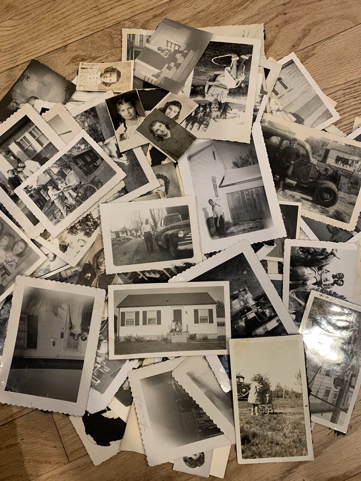 Lot of 20 Old Black & White Photos Vintage Photographs Snapshot ￼randomly picked