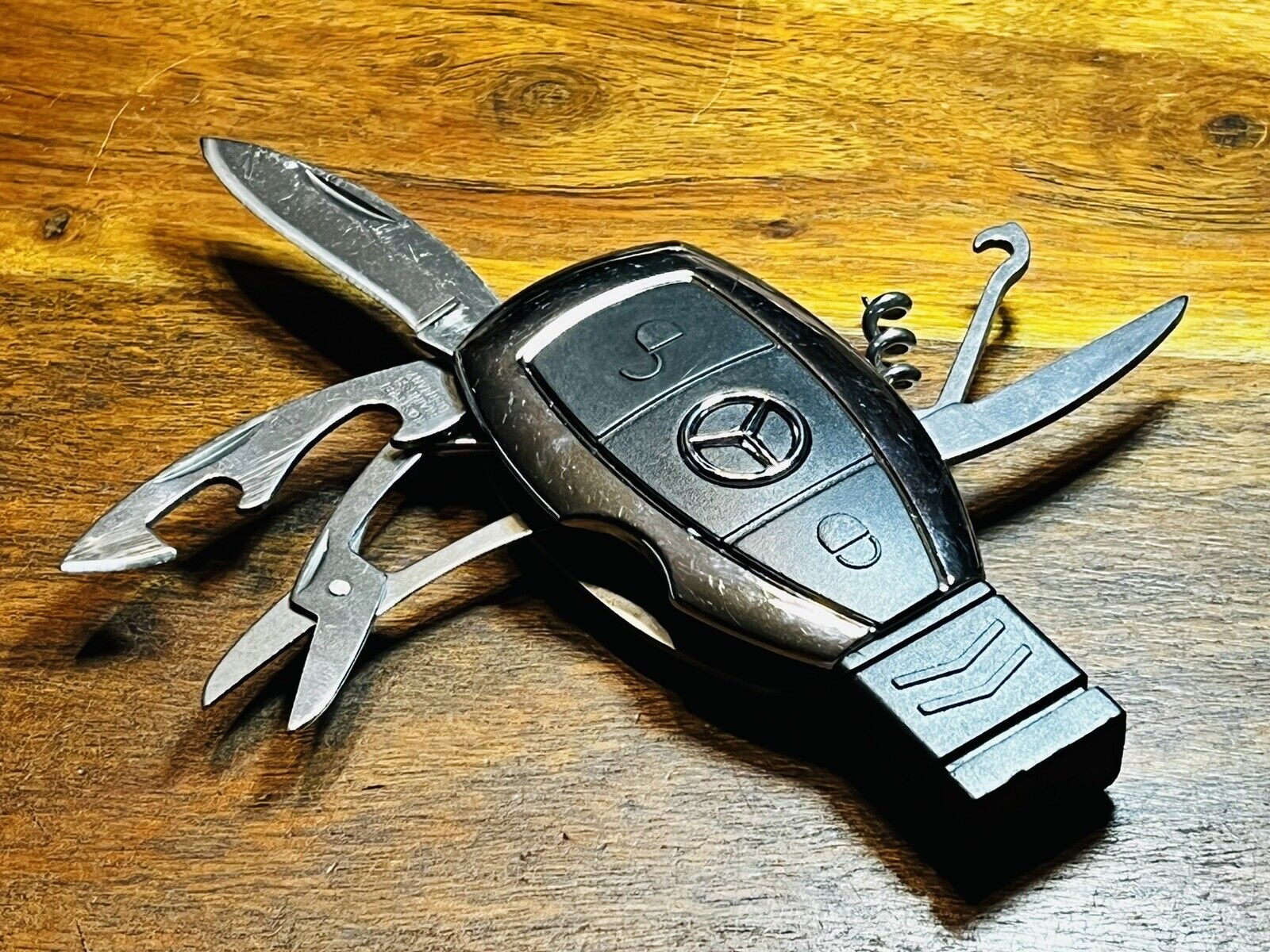 Limited Edition Mercedes-Benz Pocket Pnife  in key-form Flashlight