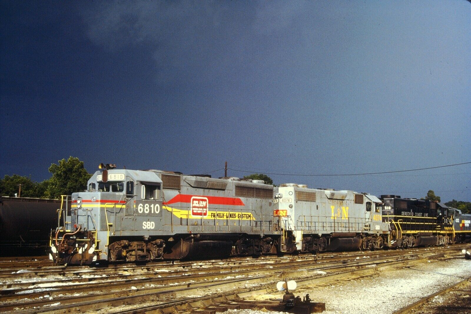Original Railroad Slides - SBD Seaboard System - GP40 - 6810