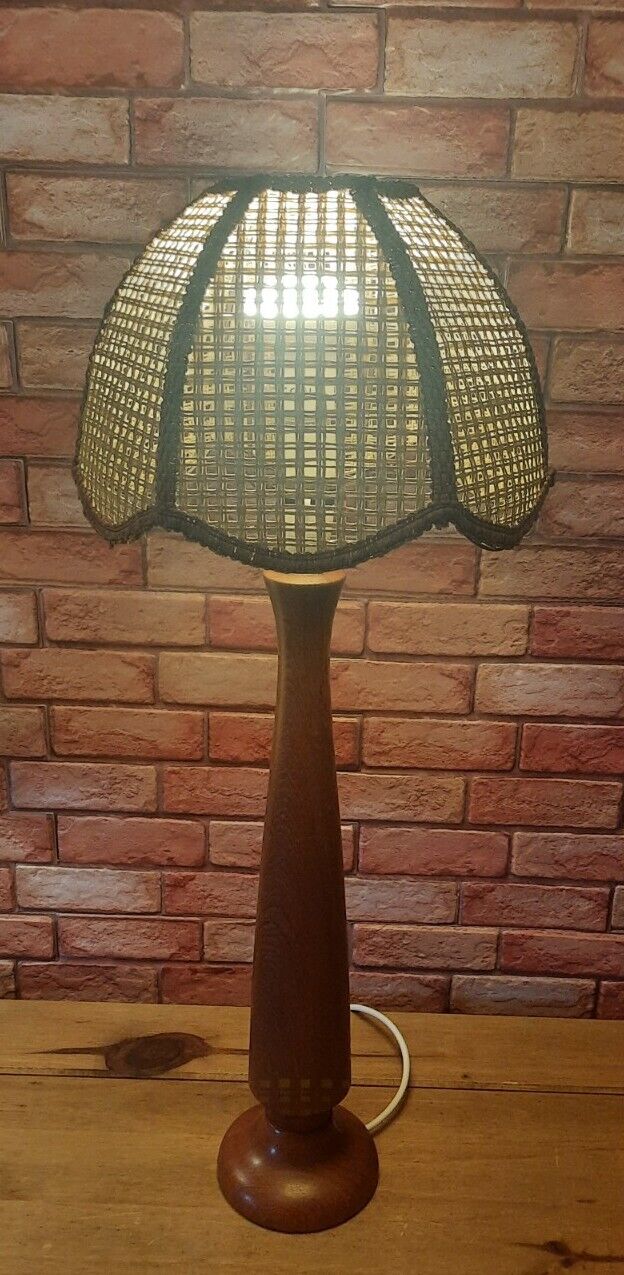 Large Tall Vintage1960s/ 1970 Lamp 26\