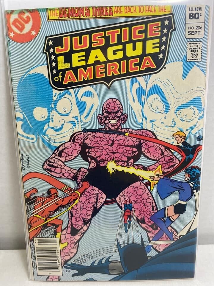 32900: DC Comics JUSTICE LEAGUE AMERICA #206 Fine Grade