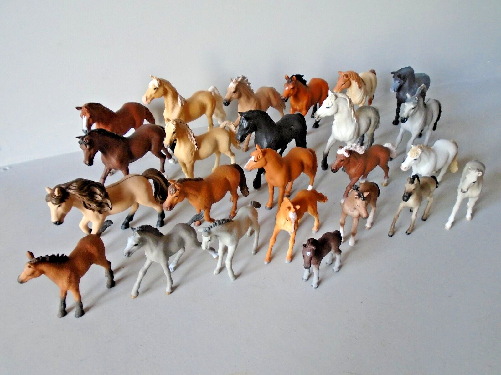 Schleich Large Lot Of 24 Horse Figurines Mares Stallions Foals NICE CONDITION