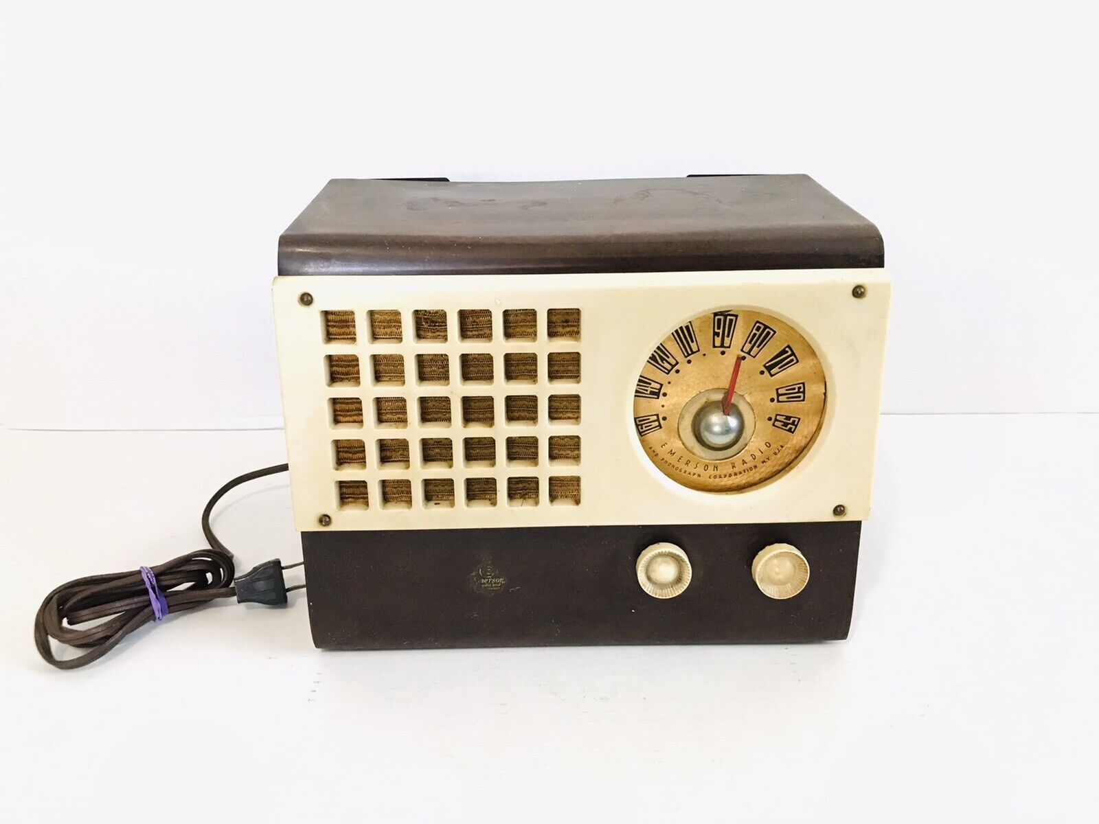 Vintage Emerson Model 520 Catelin Table Radio (1946) Works