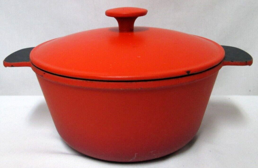 Vintage Cast Iron lidded Dutch oven pot made in France 20538 orange red 3 quarts
