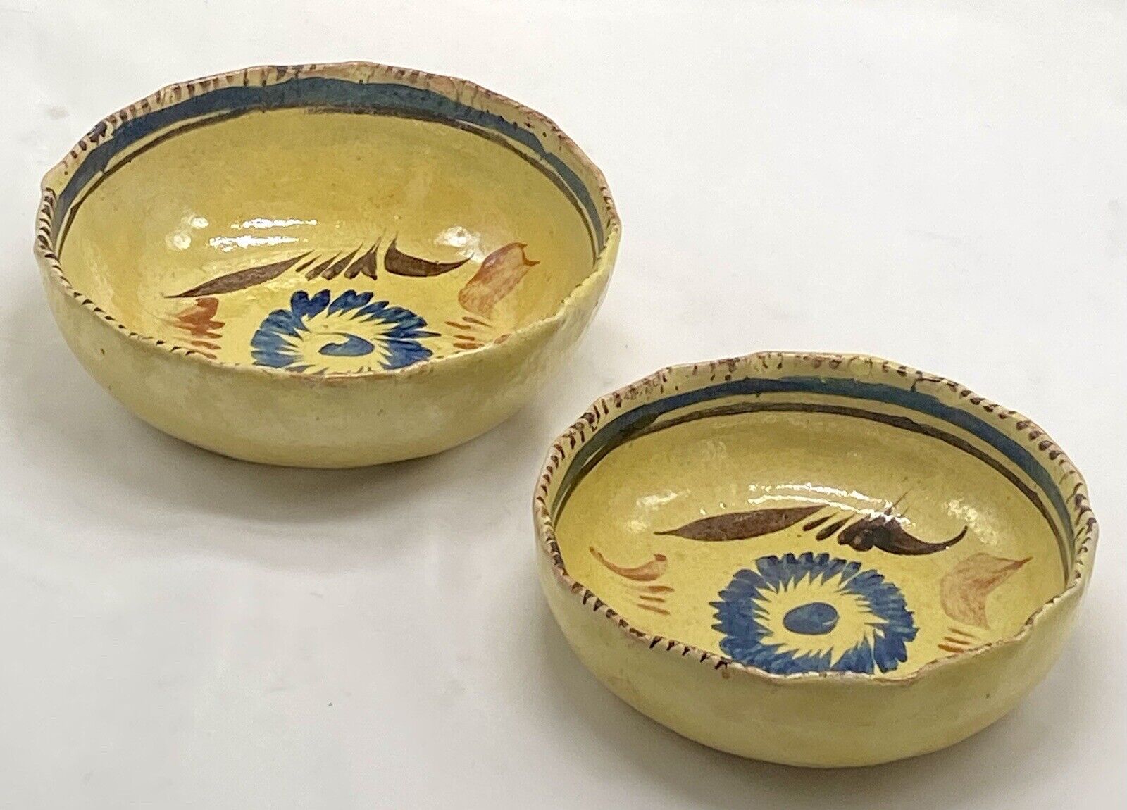 VTG 1940s Mexican Redware Hand-Painted Piecrust-Edge Set of 2 Nesting Bowls