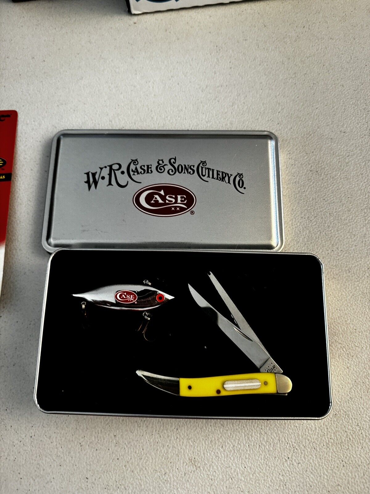 Case XX Fishing Knife Vintage 2001 With Gift Tin And Lure 6025 Model