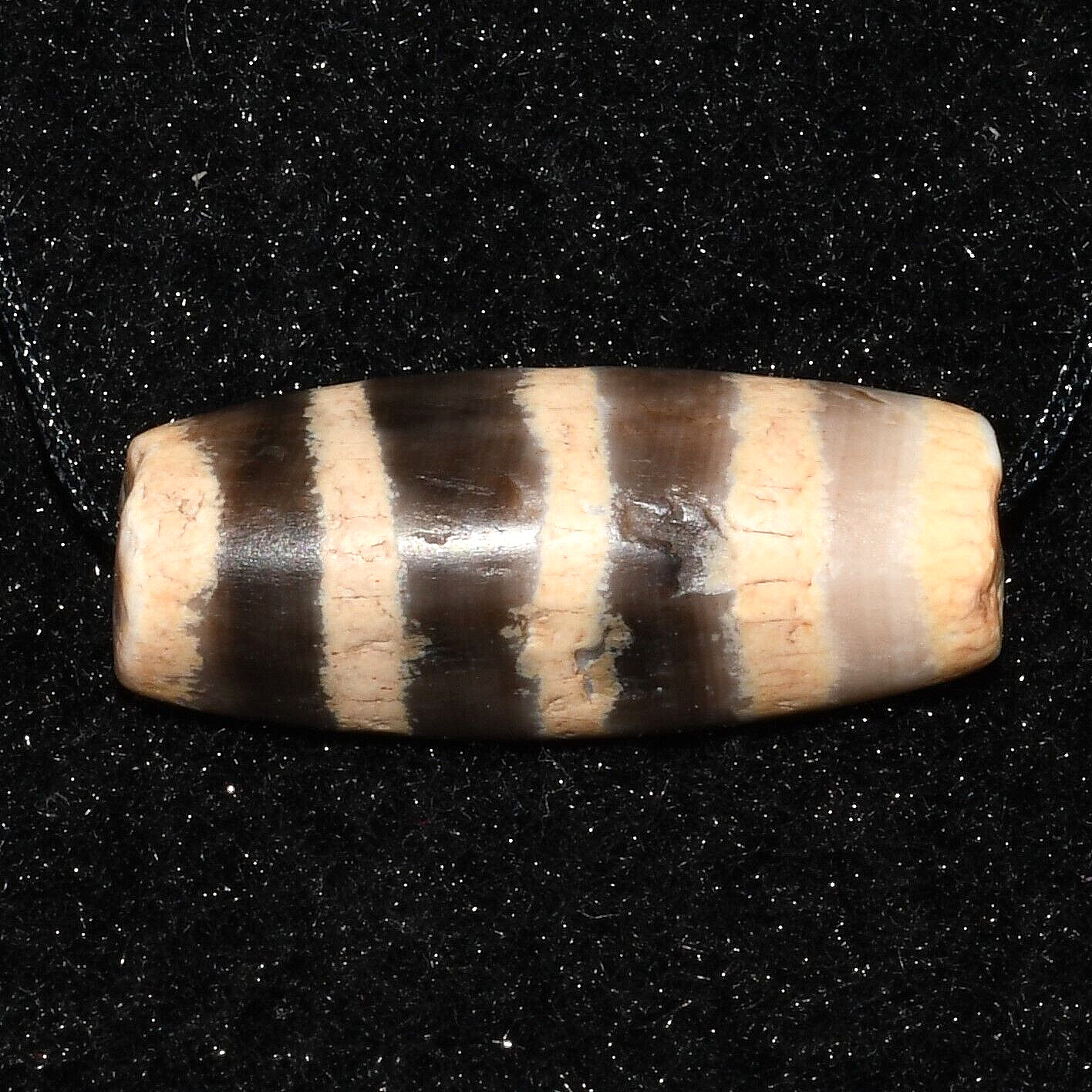 Large Ancient Longevity Dzi Etched Agate Bead with 5 Stripes in Good Condition