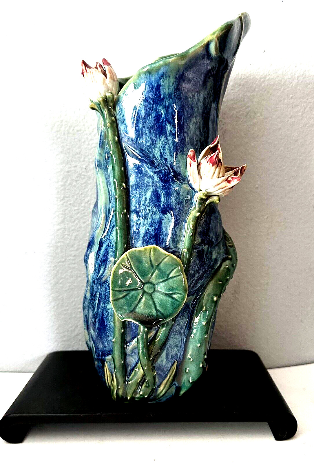 Vintage Stunning  Chinese Majolica Lotus Vase  Yi Lin  Marked