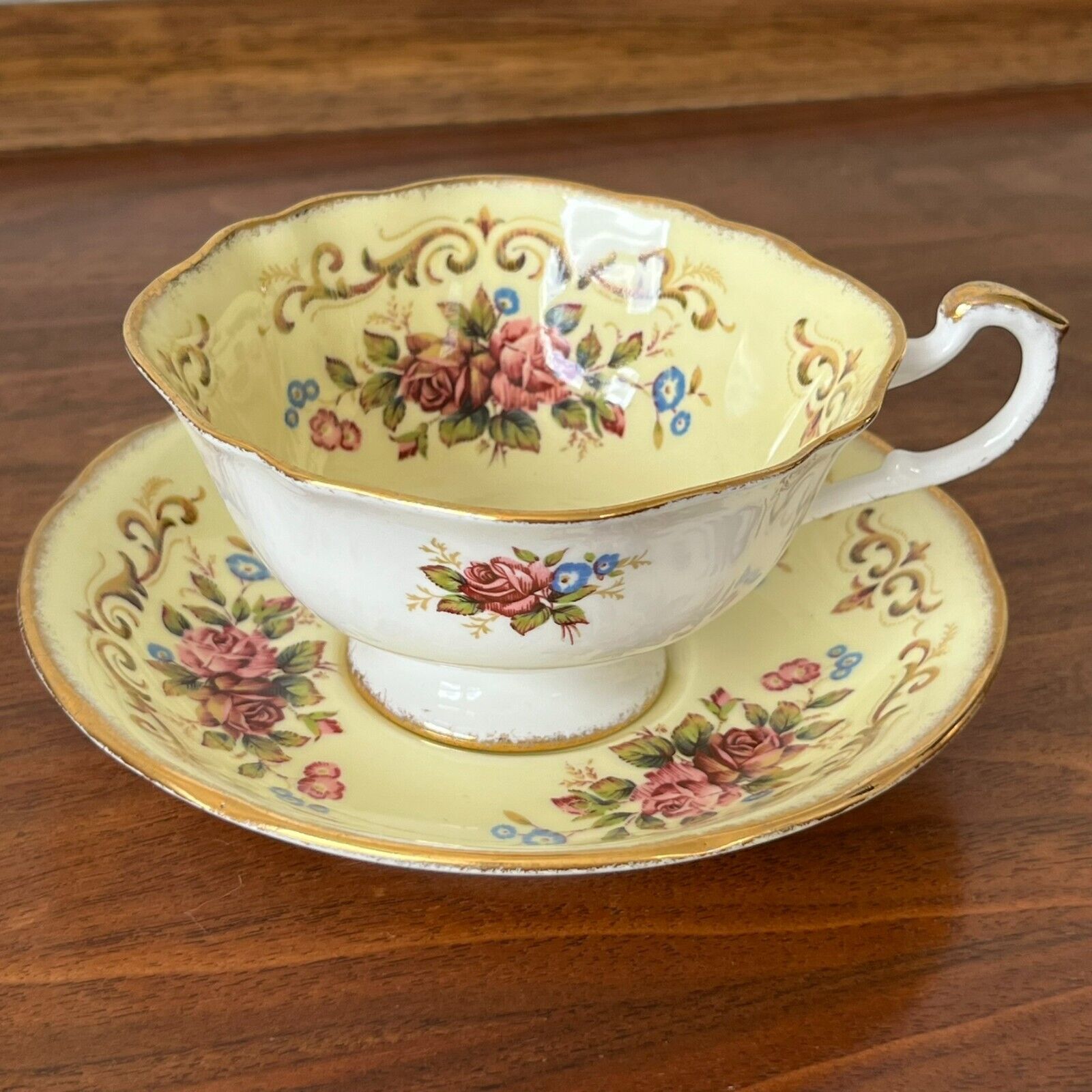 PARAGON Antique Series TAPESTRY Bone China Tea Cup & Saucer Roses Yellow England