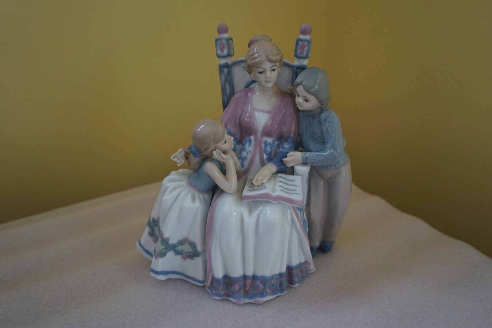 Vintage Lladro Mother Reading Book to Children Figurine Woman and Children