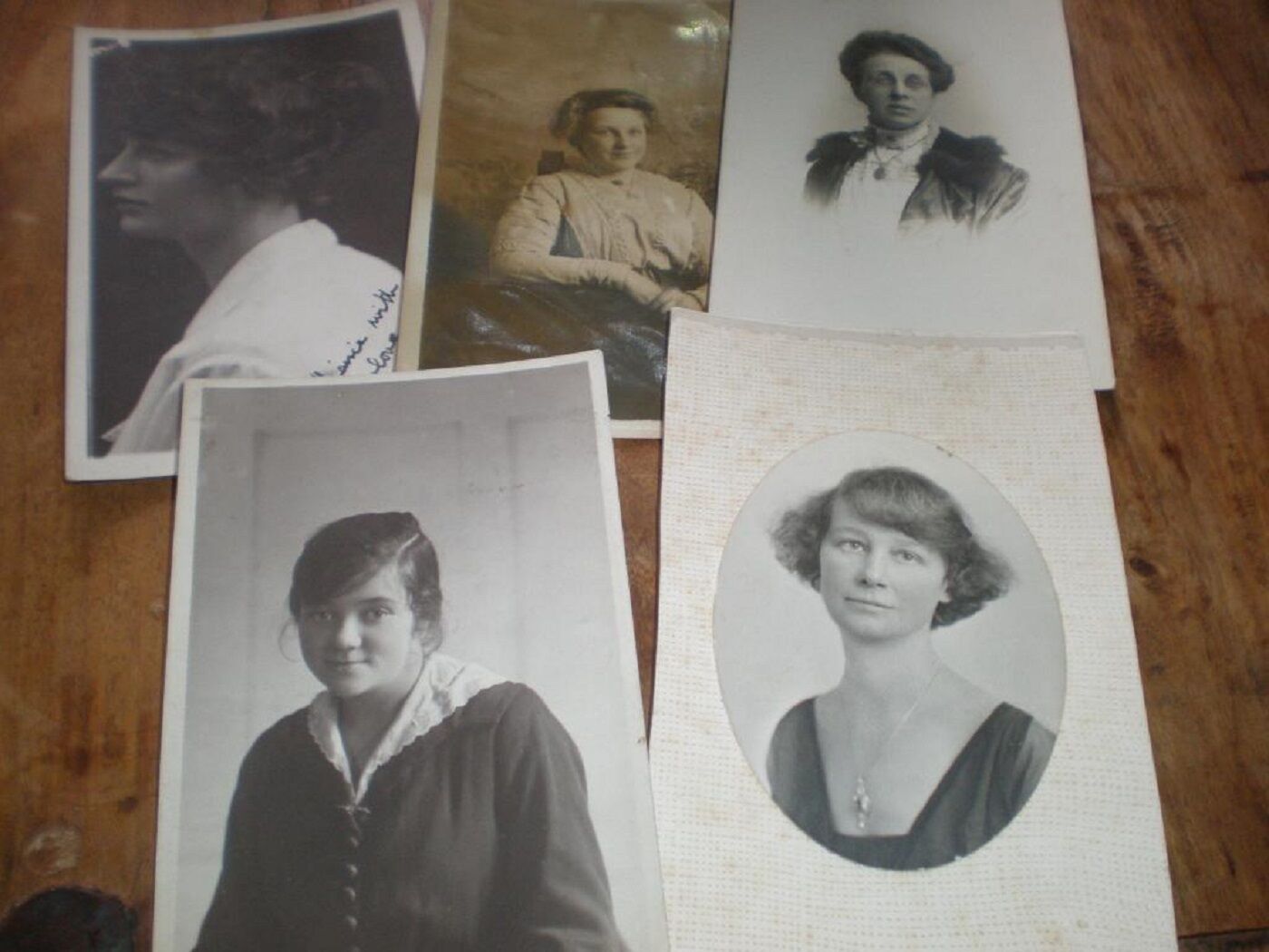 5 portrait photographs of women  c1910/20s set 3